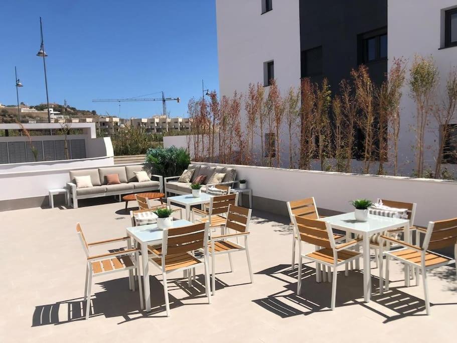 Bajo Con Jardin En Primera Linea De Playa Malaga Zewnętrze zdjęcie