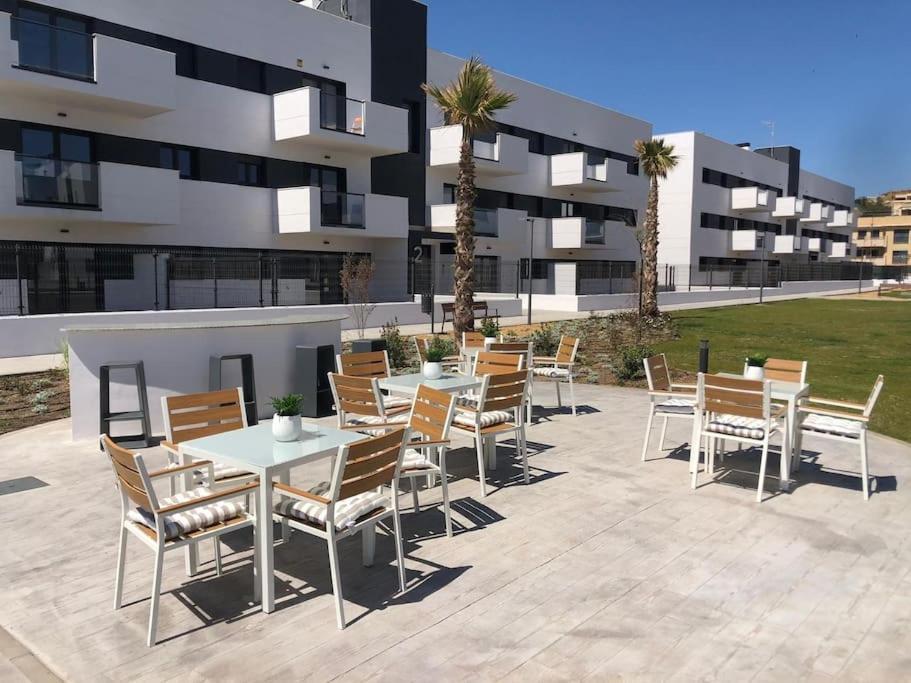Bajo Con Jardin En Primera Linea De Playa Malaga Zewnętrze zdjęcie