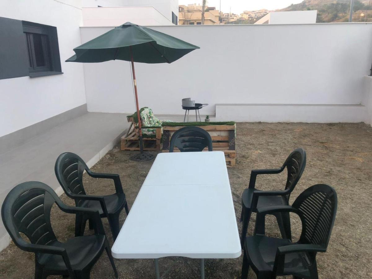 Bajo Con Jardin En Primera Linea De Playa Malaga Zewnętrze zdjęcie