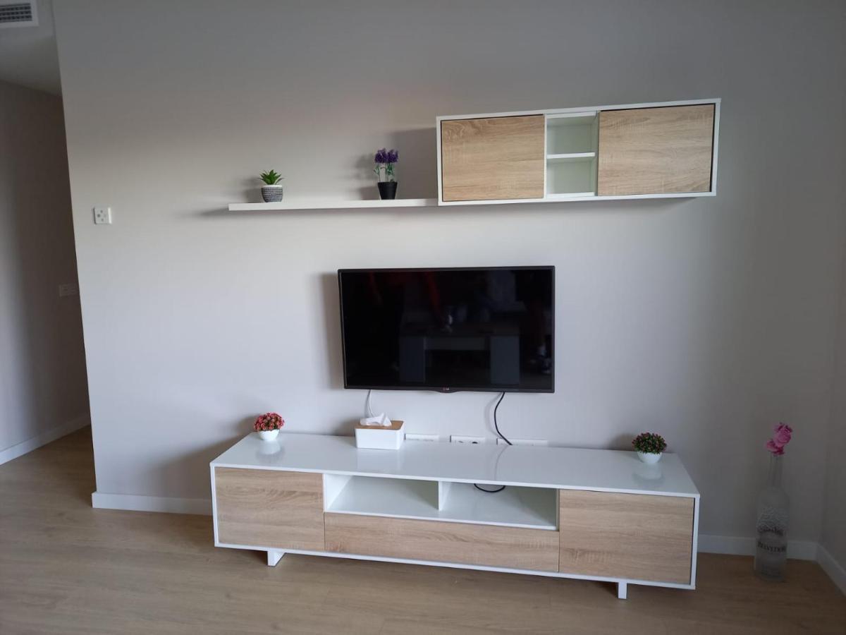 Bajo Con Jardin En Primera Linea De Playa Malaga Zewnętrze zdjęcie
